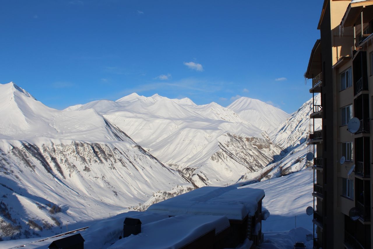 Отели гудаури горнолыжный. Отели гудаури горнолыжный. Гудаури лофт отель. Гудаури горы. Гудаури.
