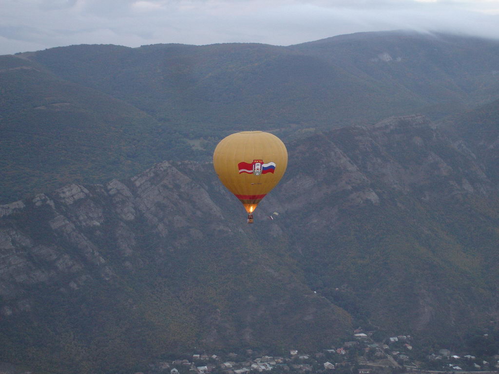 Груз на воздушном шаре. Грузия воздушные шары трагедия. Трагедия на воздушном шаре в Грузии.