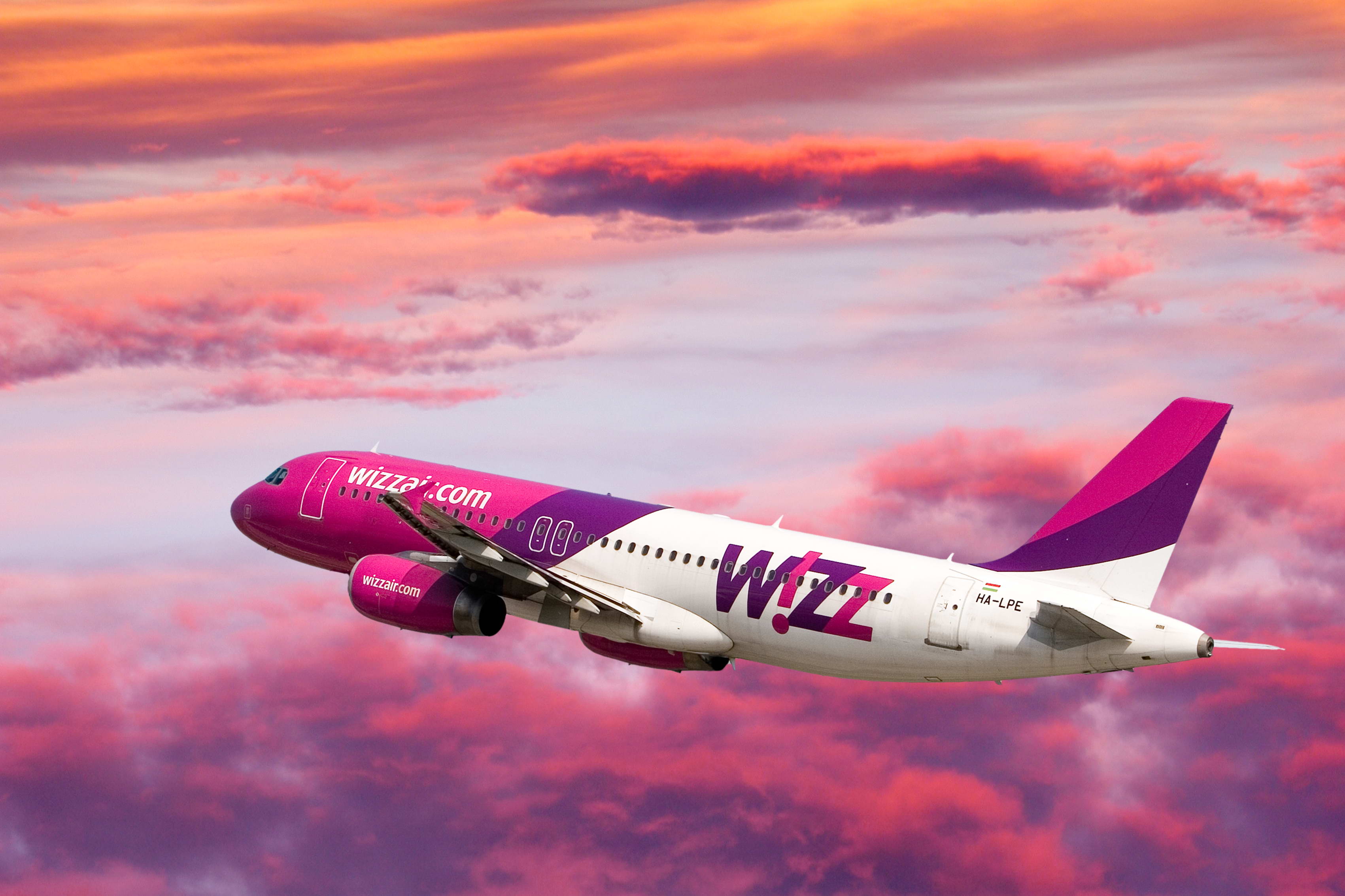 Авиакомпания wizzair. Wizz Air a321neo. Wizz Air самолеты. Wizzair Abu Dhabi. Венгерский лоукостер Wizz.